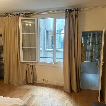 Appartement Parisian Modern Flat 10 Min Walk To The Louvre Parijs